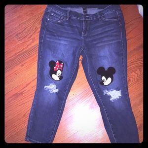 Disney torrid Sz 16 Capri pants 👖  distressed